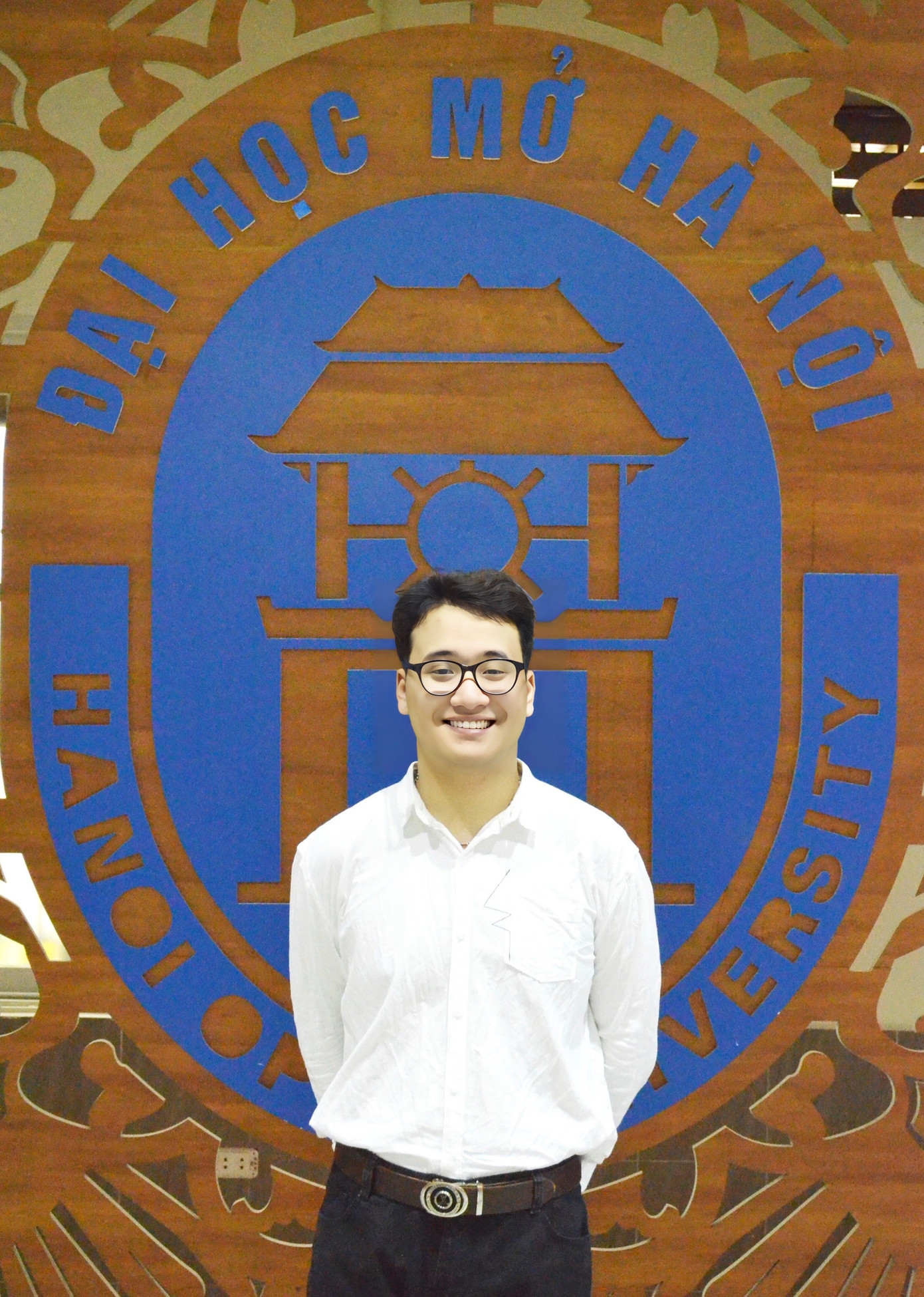 Đoàn Đình Long - Uỷ viên Ban Thư ký Hội sinh viên trường Đại học Mở Hà Nội. Đoàn Đình Long - Uỷ viên Ban Thư ký Hội sinh viên trường Đại học Mở Hà Nội.