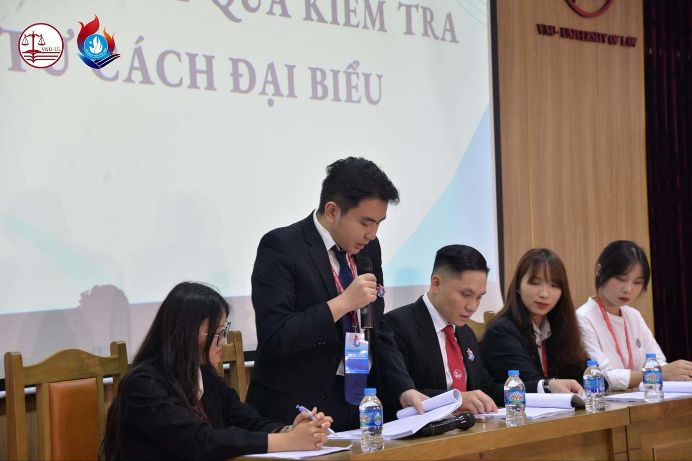 Trần Tuấn Long tham gia Đại hội Hội Sinh viên Trường Đại học Luật - ĐHQG HN Khoá VIII. Trần Tuấn Long tham gia Đại hội Hội Sinh viên Trường Đại học Luật - ĐHQG HN Khoá VIII.