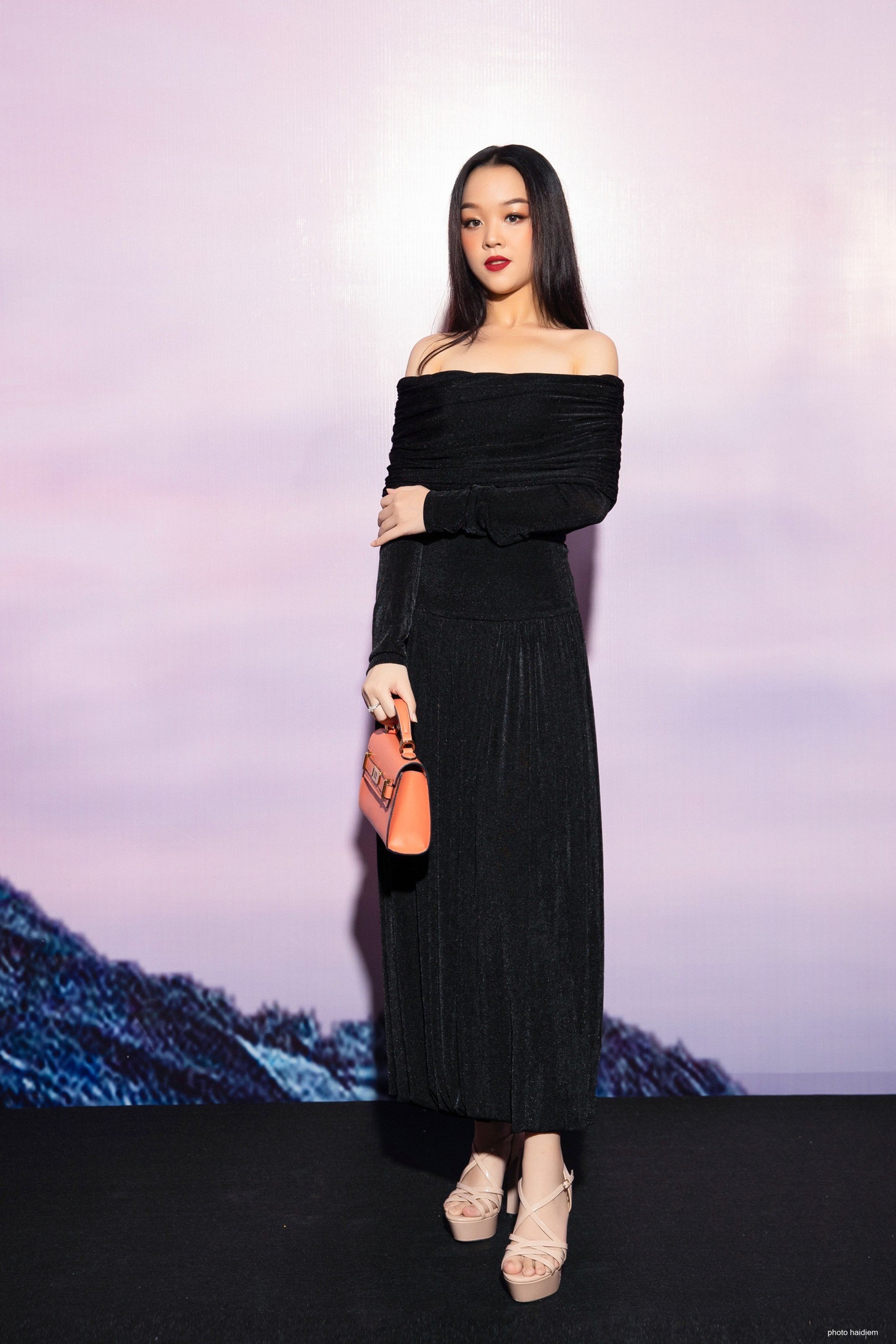 Vân Anh tham gia cuộc thi Miss Teen International Viet Nam và may mắn trở thành Á Hậu 1 chung cuộc cùng 2 giải phụ là Người Đẹp được yêu thích nhất và Người đẹp ứng xử hay nhất.