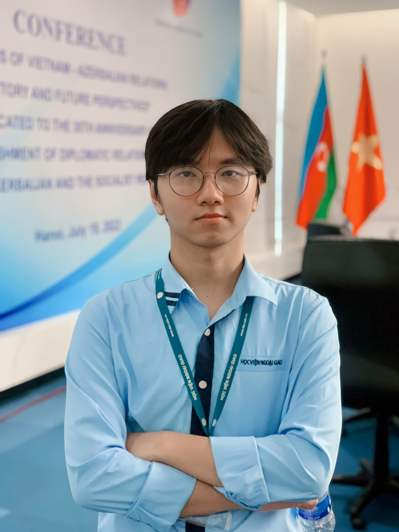 Hữu Bằng hiện đang là sinh viên năm thứ ba ngành Luật quốc tế, Học viện Ngoại giao.