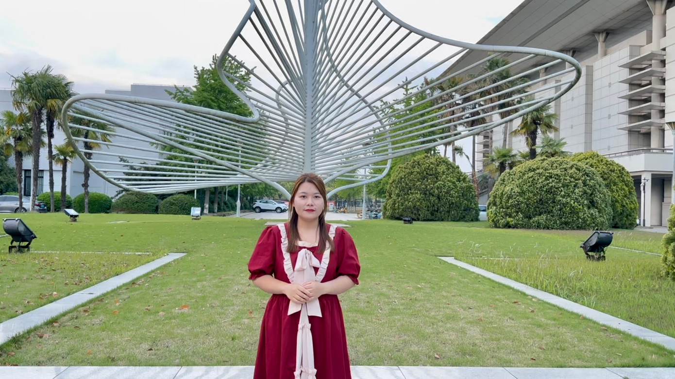 Trần Thị Ngọc Mai (sinh năm 1998) hiện đang theo học hệ thạc sĩ chuyên ngành truyền thông tại Đại học Thượng Hải.