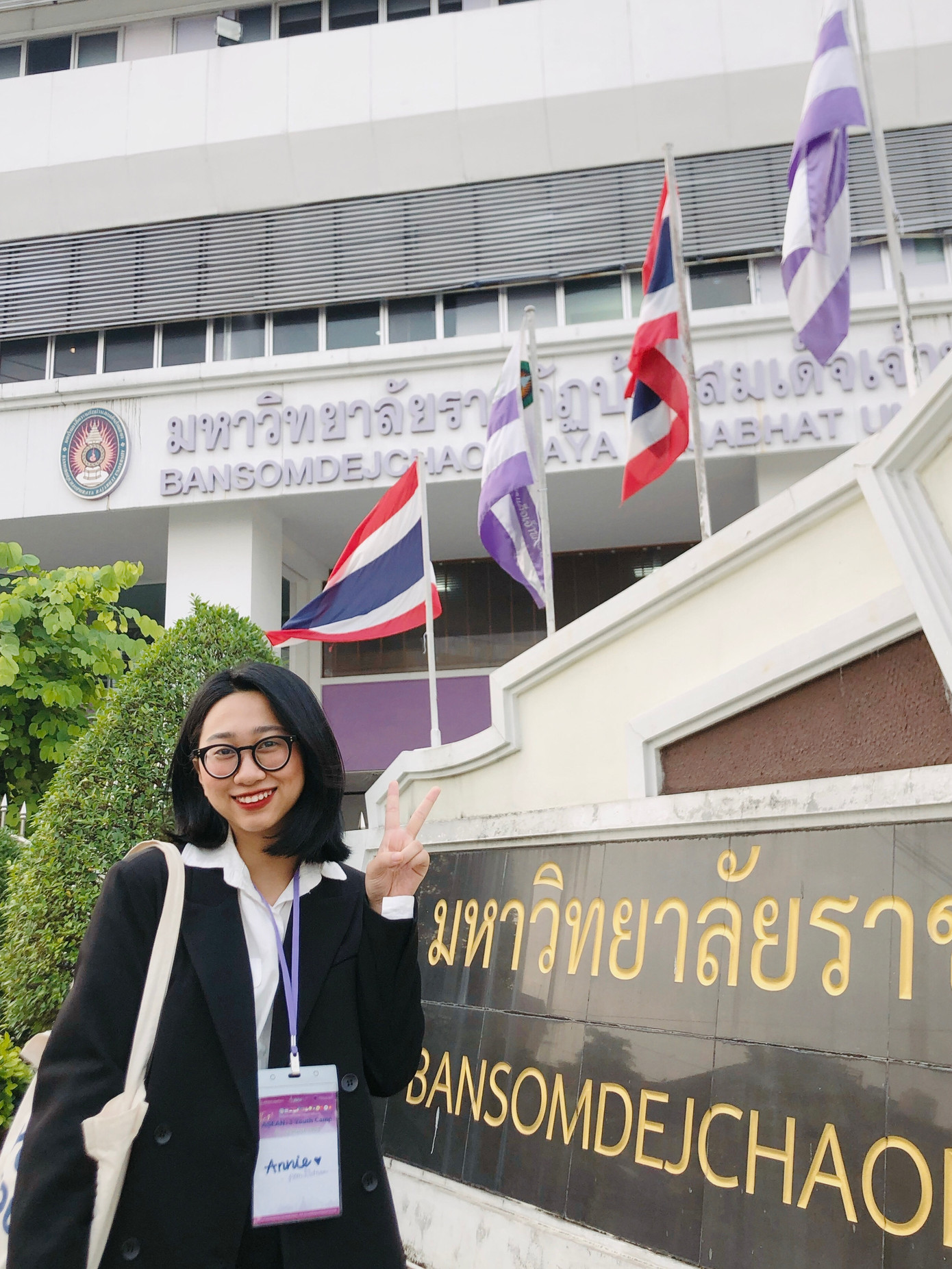 Phương Anh tham quan Trường Đại học Bansomdejchaopraya Rajabhat (BSRU) trong khuôn khổ Trại thanh niên ASEAN+3 Youth Camp tại Thái Lan, tháng 3/2023.