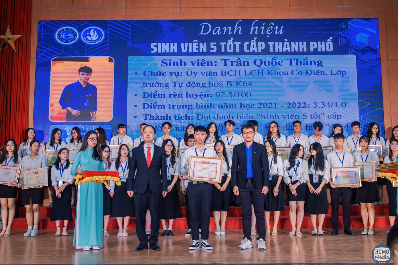Quốc Thắng đạt Danh hiệu Sinh viên 5 tốt cấp Trường & Thành phố năm học 2021-2022. Quốc Thắng đạt Danh hiệu Sinh viên 5 tốt cấp Trường & Thành phố năm học 2021-2022.
