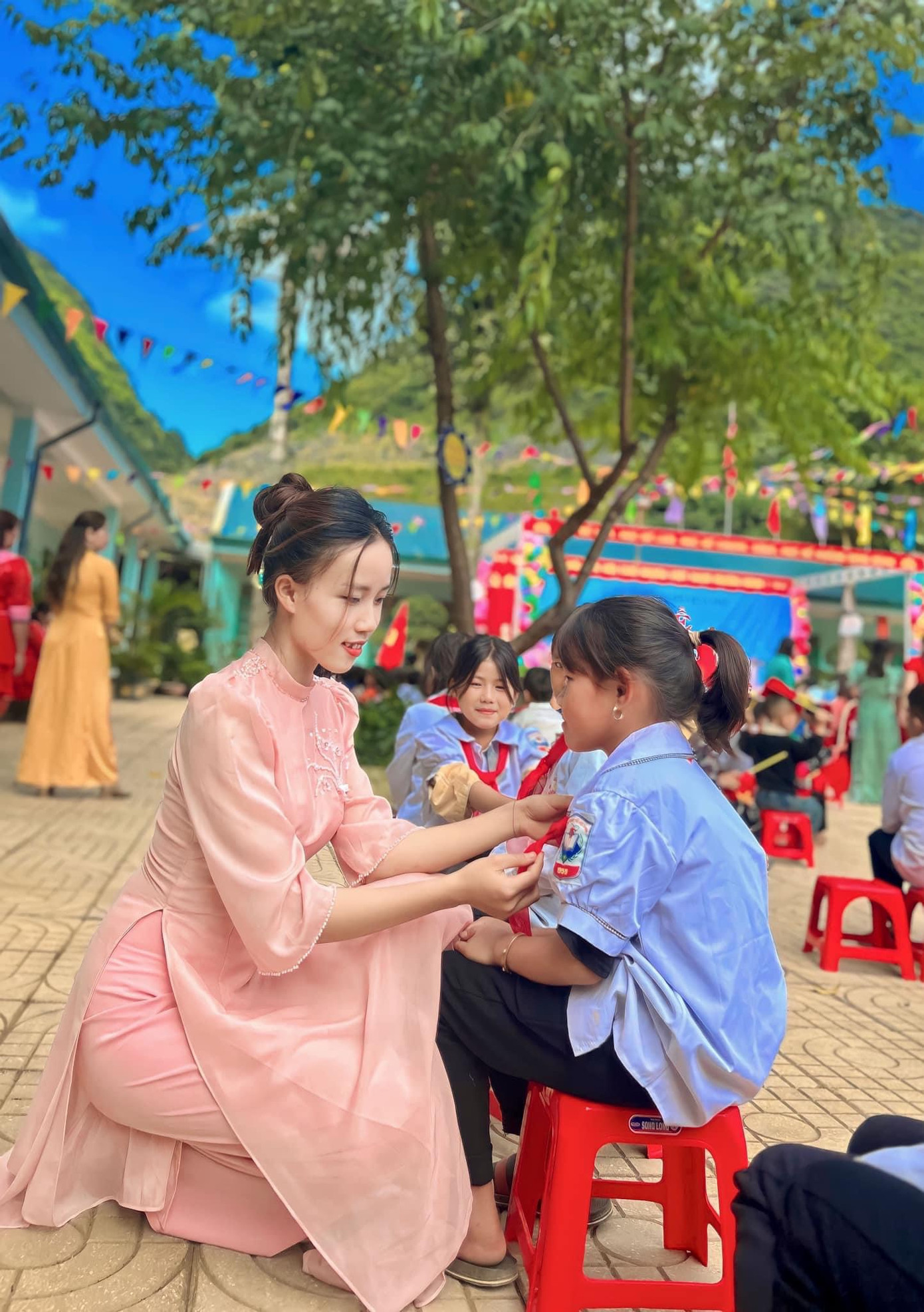 Cô Mai hy vọng mình có thể tiếp tục đóng góp cho sự nghiệp giáo dục tỉnh nhà nói riêng, giáo dục Việt Nam nói chung. Cô Mai hy vọng mình có thể tiếp tục đóng góp cho sự nghiệp giáo dục tỉnh nhà nói riêng, giáo dục Việt Nam nói chung.