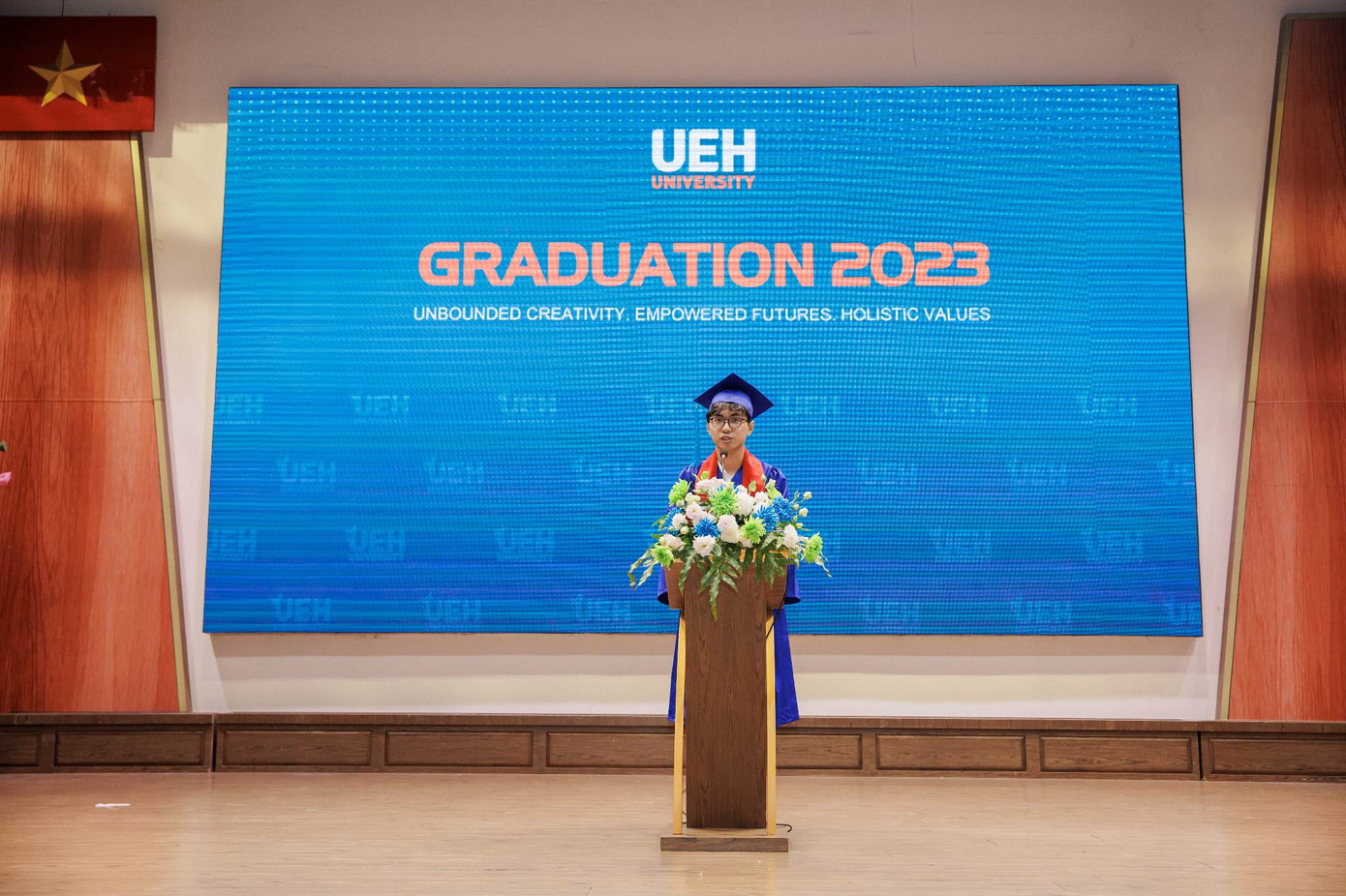 Phạm Huỳnh Như Lâm - thủ khoa khoa Quản trị, Đại học Kinh tế TP. HCM. Phạm Huỳnh Như Lâm - thủ khoa khoa Quản trị, Đại học Kinh tế TP. HCM.