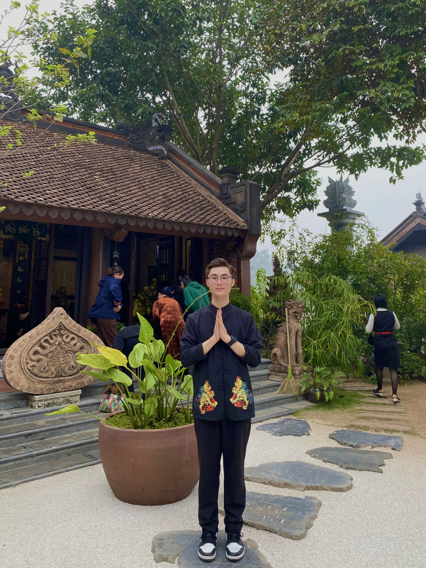 Trung Kiên theo đuổi bộ môn Yoga và được tiếp xúc với Phật Pháp nên anh luôn chú trọng việc hiểu và hành động từ trong tâm những việc xảy ra xung quanh bản thân; trò chuyện với chính mình. Trung Kiên theo đuổi bộ môn Yoga và được tiếp xúc với Phật Pháp nên anh luôn chú trọng việc hiểu và hành động từ trong tâm những việc xảy ra xung quanh bản thân; trò chuyện với chính mình.