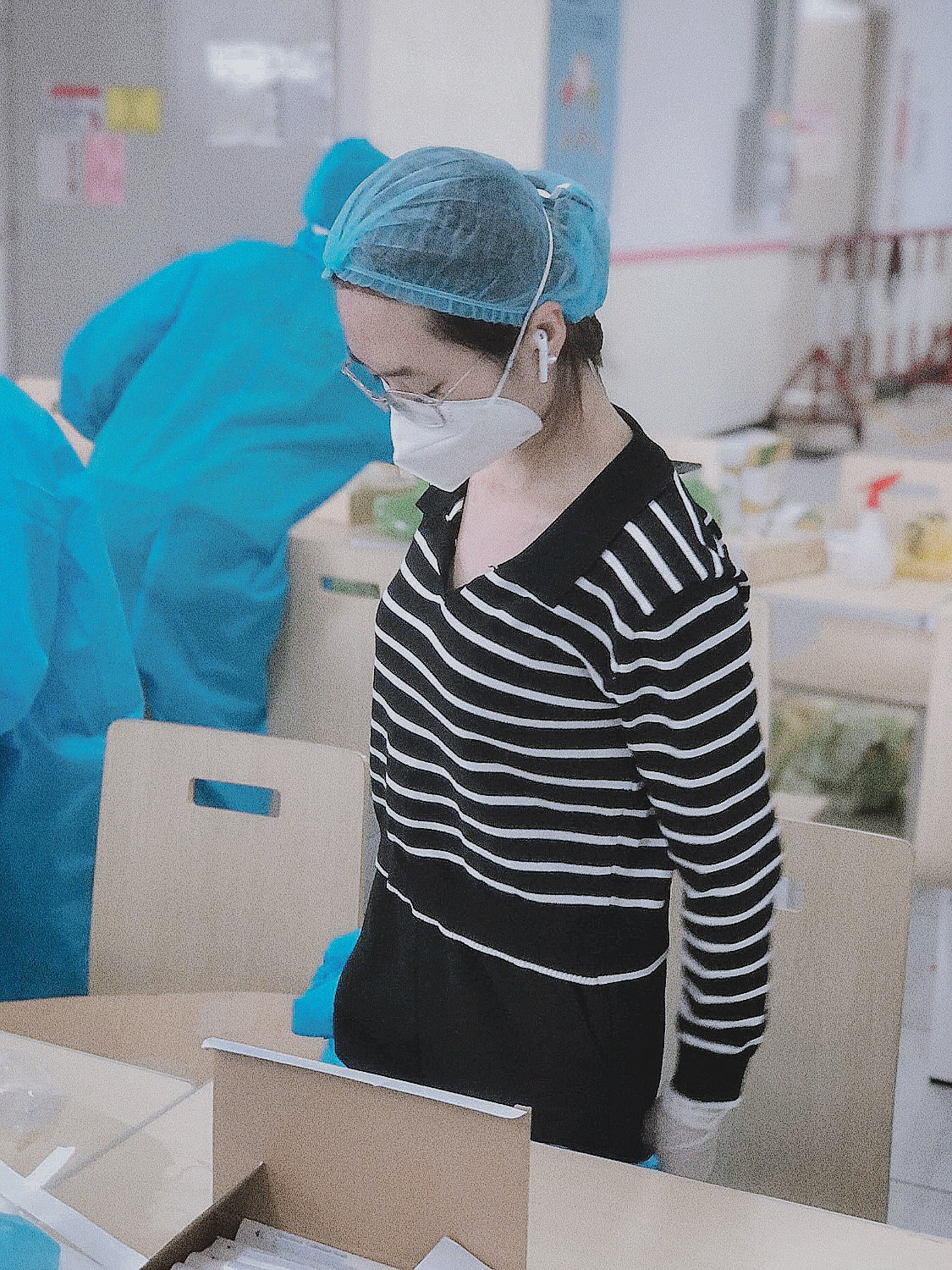 Hiền tham gia hỗ trợ phòng chống dịch COVID - 19.