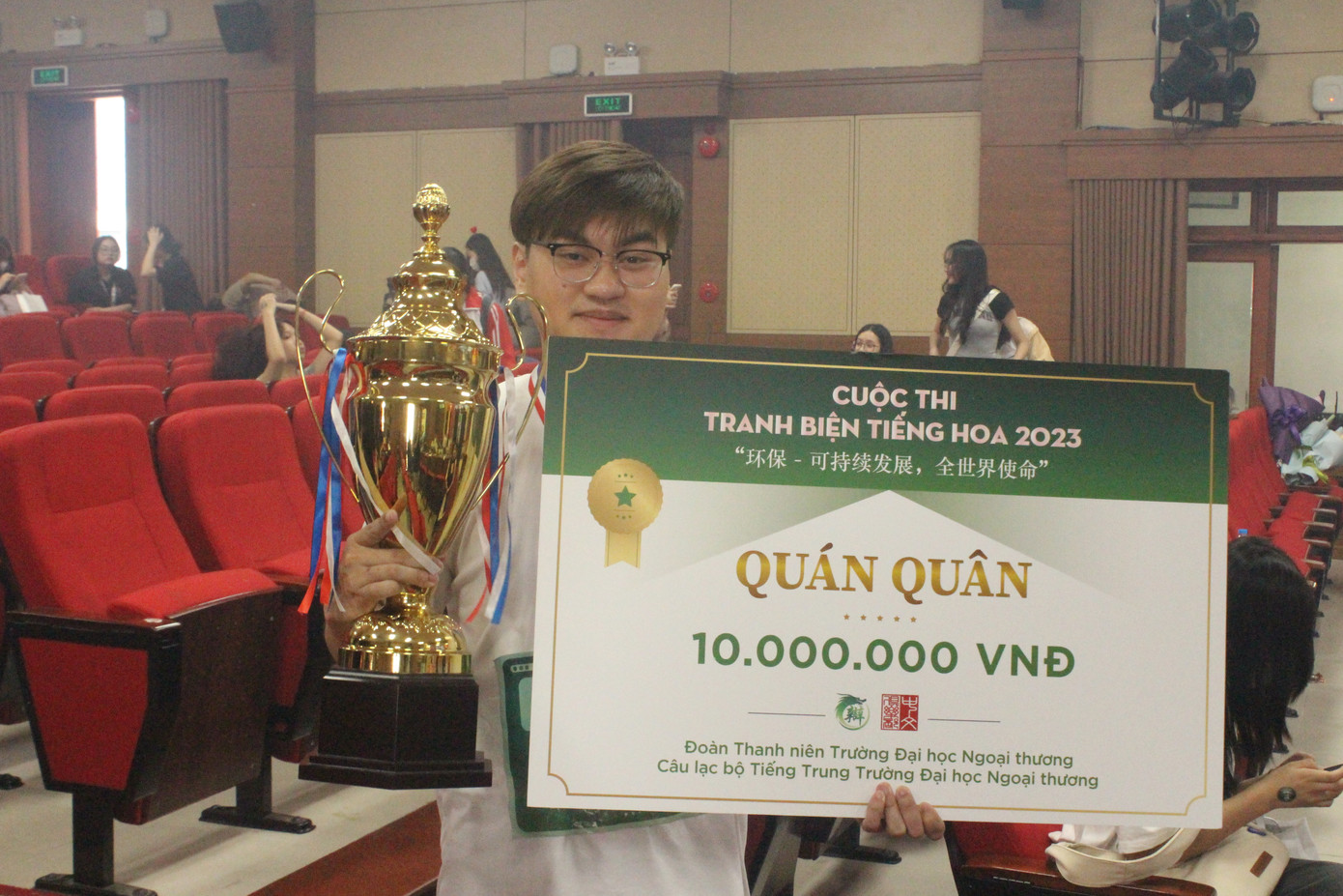 Mạnh Cường đạt giải quán quân cuộc thi “Tranh biện tiếng Hoa năm 2023” do Trường Đại học Ngoại thương tổ chức. Mạnh Cường đạt giải quán quân cuộc thi “Tranh biện tiếng Hoa năm 2023” do Trường Đại học Ngoại thương tổ chức.