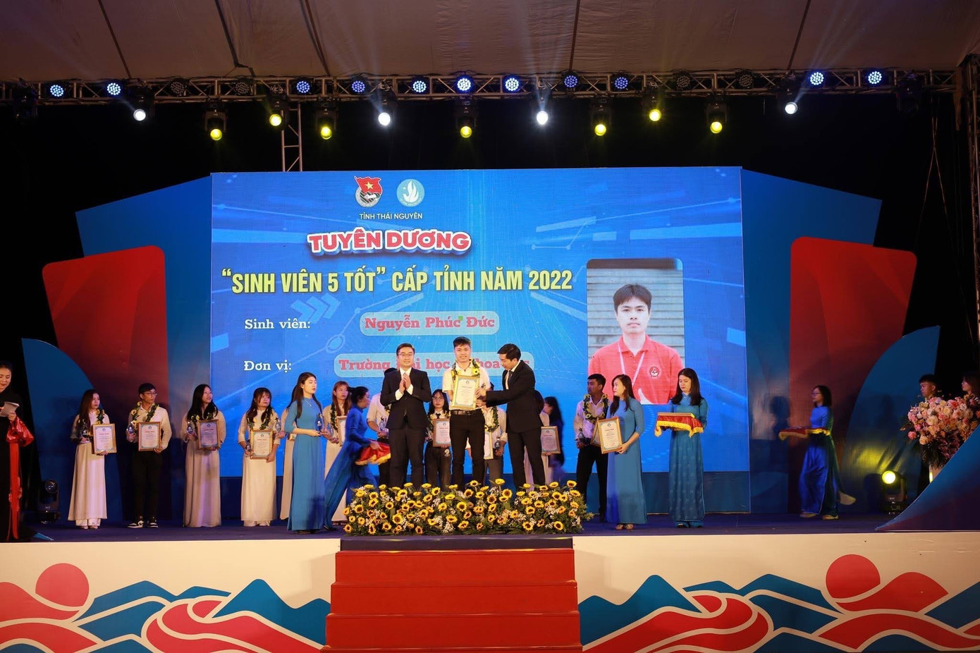 Đạt danh hiệu "Sinh viên 5 tốt" cấp tỉnh Thái Nguyên.