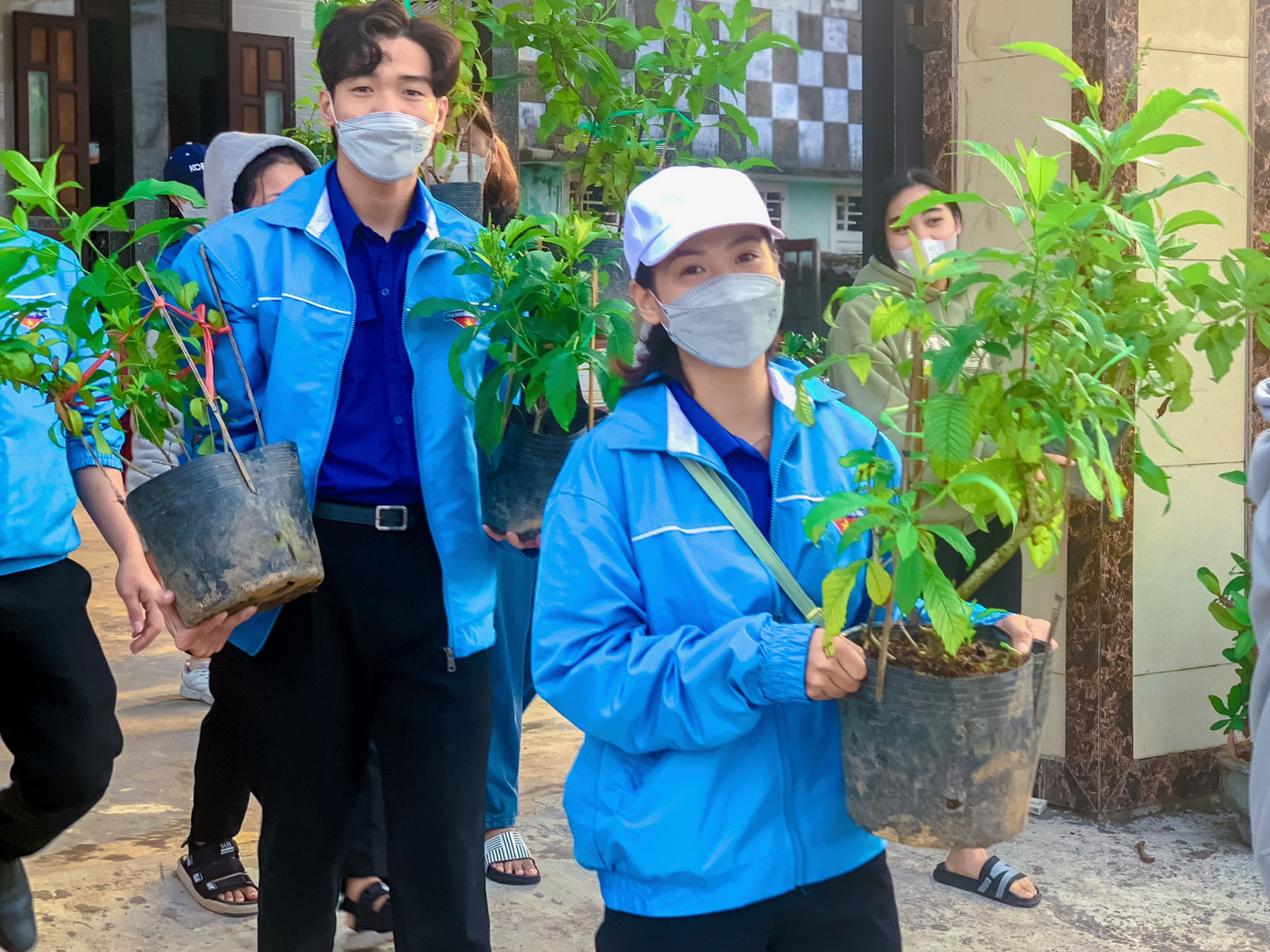 Tham gia chương trình “Chủ nhật xanh”, thực hiện mô hình Tuyến đường hoa Thanh niên của thành phố Huế. Tham gia chương trình “Chủ nhật xanh”, thực hiện mô hình Tuyến đường hoa Thanh niên của thành phố Huế.