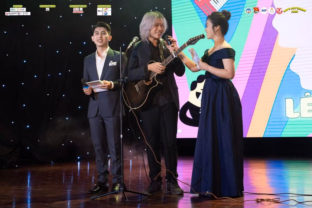 Ngoài việc học, cô là một MC tài năng tại nhiều sự kiện lớn nhỏ trong và ngoài trường tổ chức. Ngoài việc học, cô là một MC tài năng tại nhiều sự kiện lớn nhỏ trong và ngoài trường tổ chức.