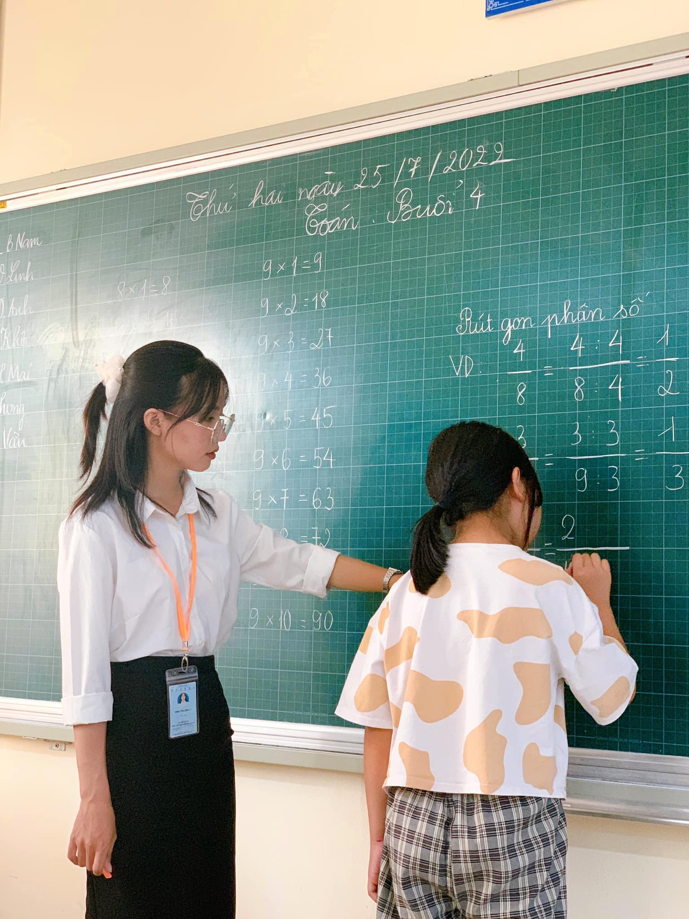 Tham gia dự án “Áo xanh Sư phạm tới trường” hỗ trợ các em nhỏ học tập tại Trường Tiểu học Tô Hoàng.