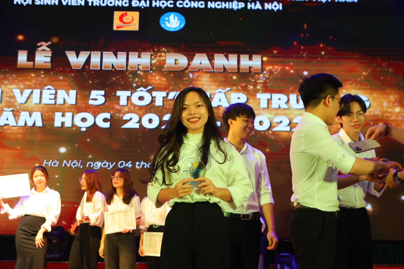Đạt danh hiệu “sinh viên 5 tốt tiêu biểu” cấp trường năm học 2021-2022.