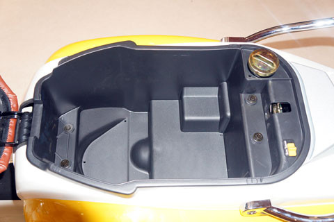 Cốp xe sâu hơn do tận dụng diện tích bụng xe