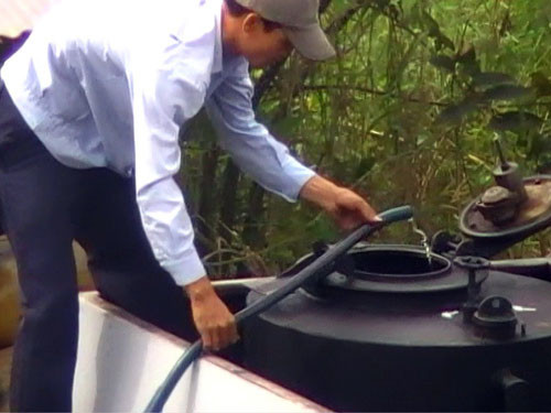 Vụ bơm tạp chất vào xăng do Báo Thanh Niên phanh phui đến nay vẫn chưa có kết quả xử lý. Ảnh: Phương Thanh - Trần Hơn. Vụ bơm tạp chất vào xăng do Báo Thanh Niên phanh phui đến nay vẫn chưa có kết quả xử lý. Ảnh: Phương Thanh - Trần Hơn