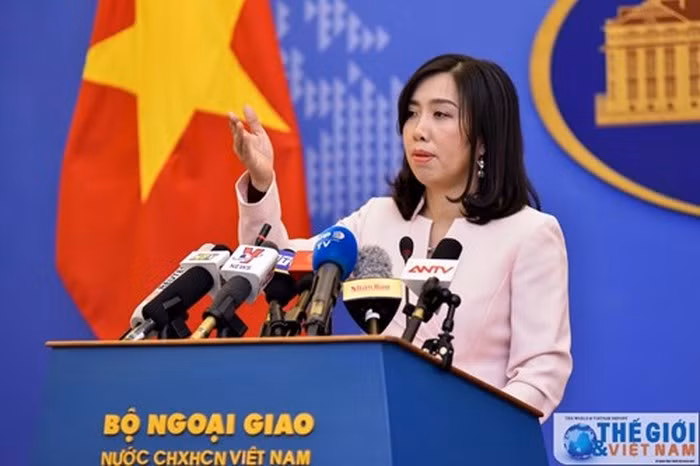 Lãnh đạo hai miền Triều Tiên tay trong tay bước qua đường phân giới ảnh 21 Lãnh đạo hai miền Triều Tiên tay trong tay bước qua đường phân giới ảnh 21