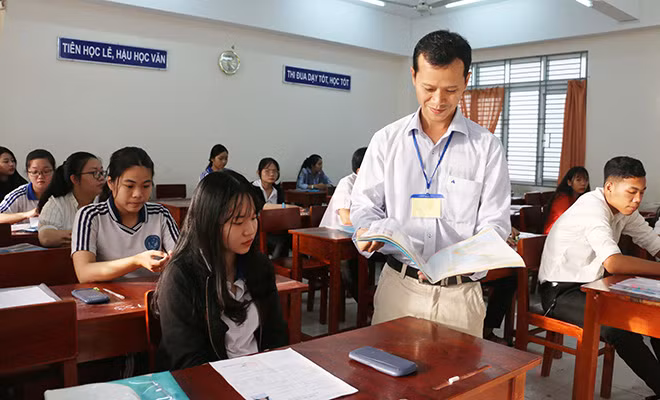Trước sai phạm tại Hà Giang, Sơn La: Bộ trưởng GD&ÐT nhận trách nhiệm ảnh 1