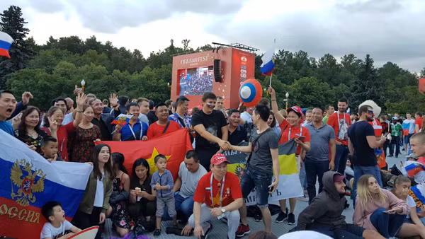 Ký sự World Cup 2018: Xem Nga đá trên đồi Lenin ảnh 2