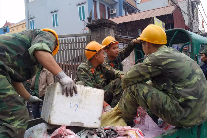 Thôn Quan Độ sau vụ nổ một ngày, cảnh tượng tan hoang ảnh 1
