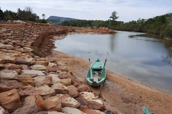 Phú Quốc sau đất đai bị 'băm nát' đến lượt các sông bị bức tử ảnh 12 Phú Quốc sau đất đai bị 'băm nát' đến lượt các sông bị bức tử ảnh 12