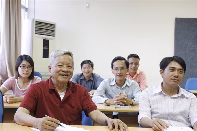 Tiết lộ bất ngờ của cụ ông 85 tuổi vừa nhận bằng thạc sĩ ảnh 1