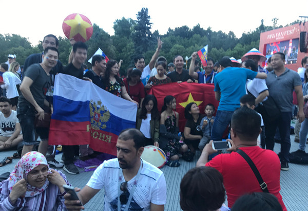 Ký sự World Cup 2018: Xem Nga đá trên đồi Lenin ảnh 3