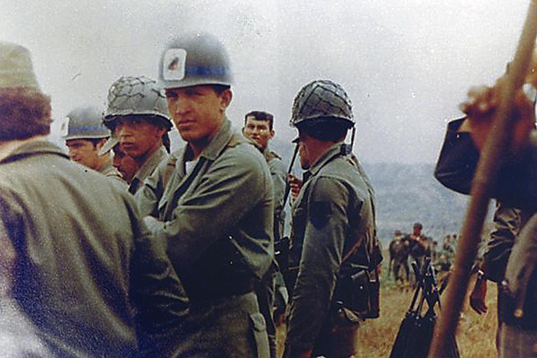 Ông Hugo Chavez trong những năm tham gia chiến đấu