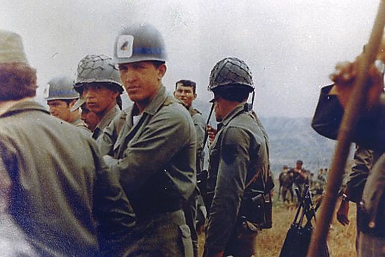 Ông Hugo Chavez trong những năm tham gia chiến đấu