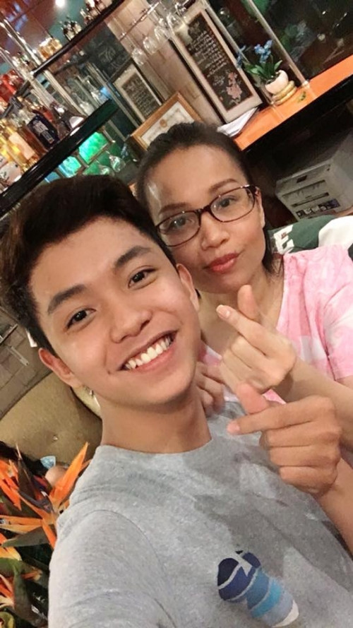 Xúc động học trò đến 'vấn an' Cẩm Ly nhân dịp 20/11 ảnh 1