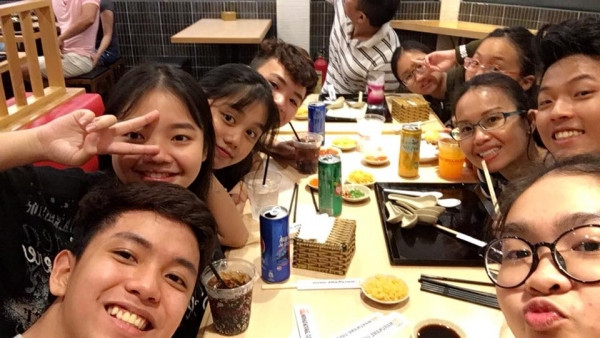 Xúc động học trò đến 'vấn an' Cẩm Ly nhân dịp 20/11 ảnh 2