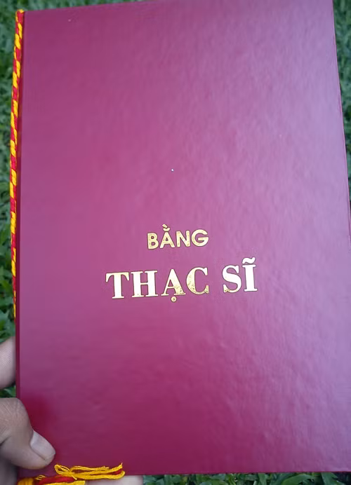 Bằng thạc sĩ được đường dây của ông Kiên giao cho khách