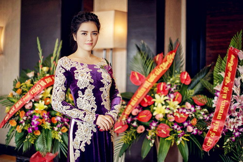 Sự xuất hiện của Lý Nhã Kỳ thu hút chú ý của nhiều quan khách tham dự hội nghị