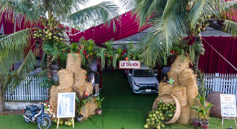 Cổng cưới ấn tượng của cặp đôi.