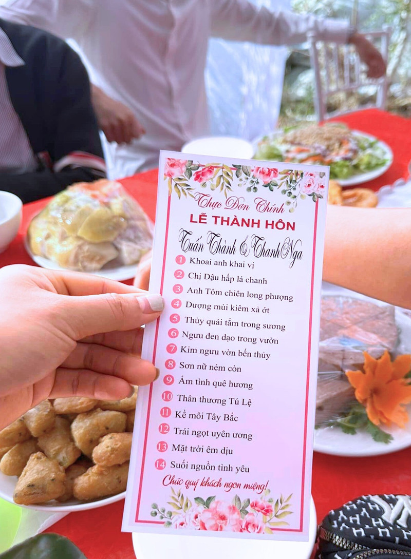 Thực đơn đám cưới độc lạ khiến dân mạng xôn xao.