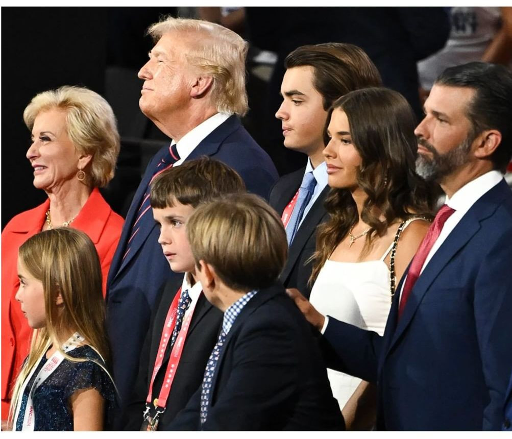 Kai Madison Trump sinh năm 2007, là cháu nội, cháu gái lớn nhất của ông Trump trong số 10 người cháu. Kai Madison Trump sinh năm 2007, là cháu nội, cháu gái lớn nhất của ông Trump trong số 10 người cháu.