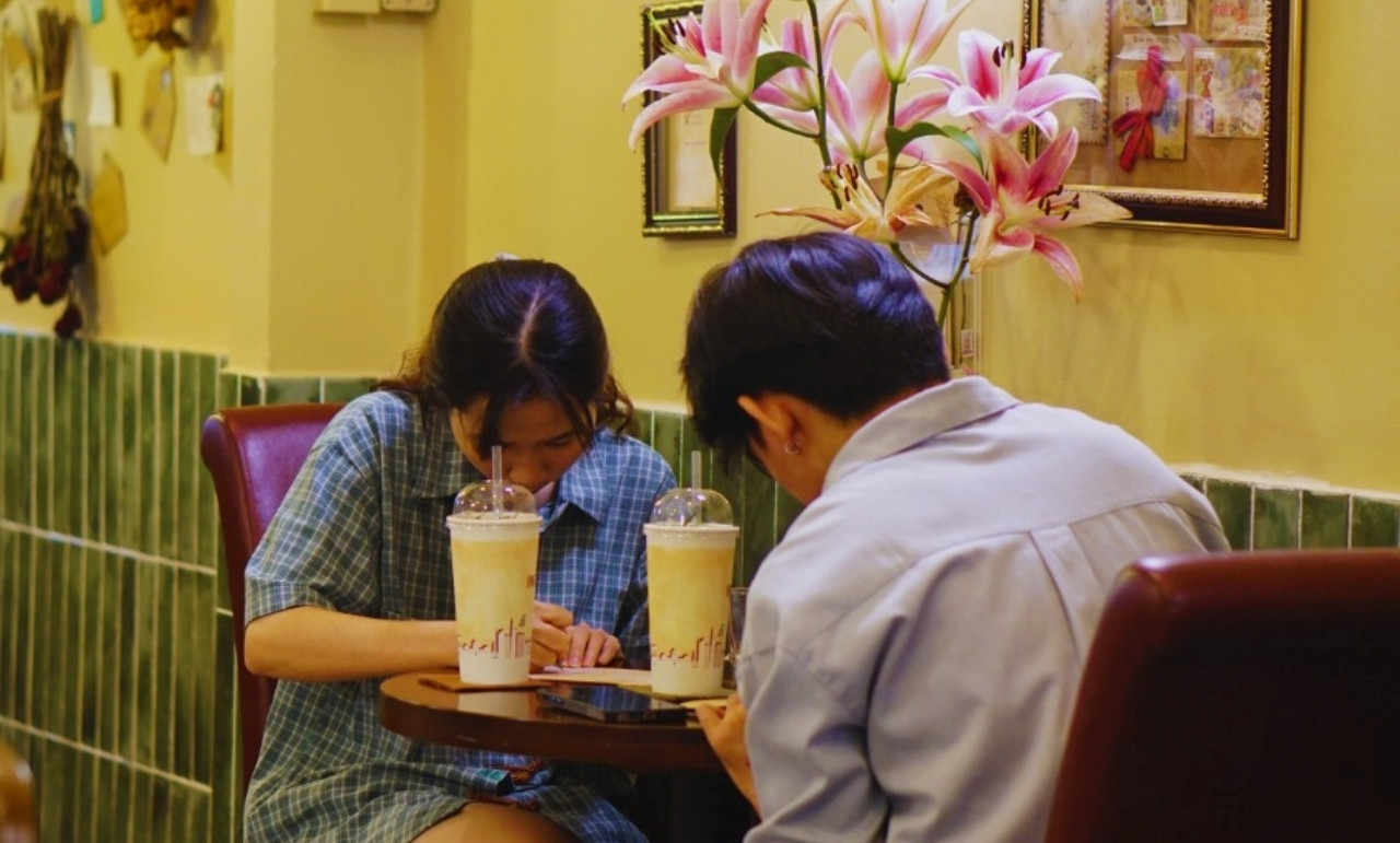 Giới trẻ cảm thấy hoạt động viết thư tay để giải tỏa cảm xúc của Trạm Ôm một cái mới lạ, đầy hấp dẫn. Ảnh: Nhân vật cung cấp