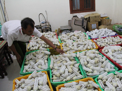 Kho đèn compact dự trữ của trang tKho đèn compact dự trữ của trang trại thanh long Ngọc Hânrại thanh long Ngọc Hân