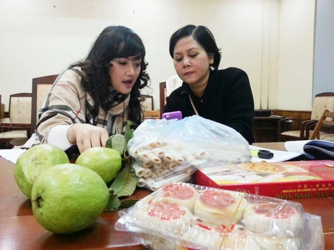 Vân Dung, Minh Hằng: Ăn vặt chống buồn ngủ