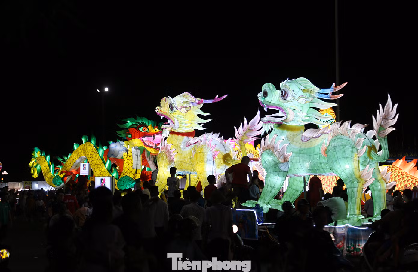 Chương trình Đêm hội Thành Tuyên năm nay với chủ đề “Lung linh sắc màu đêm hội Thành Tuyên” được tổ chức vào 20h10' ngày 14/9 (thứ Bảy, ngày 12/8 âm lịch), tại Quảng trường Nguyễn Tất Thành; với sự tham gia của đông đảo các em thiếu nhi trong nước cùng các nghệ sĩ, ca sĩ nổi tiếng của Việt Nam và đặc biệt là màn rước diễu của trên 100 mô hình đèn trung thu khổng lồ.