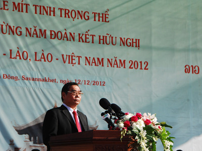 Các dồng chí Lê Hồng Anh Bunnhăng Voilachit, Đinh Thế Huynh, Lê Khả Phiêu… phát biểu