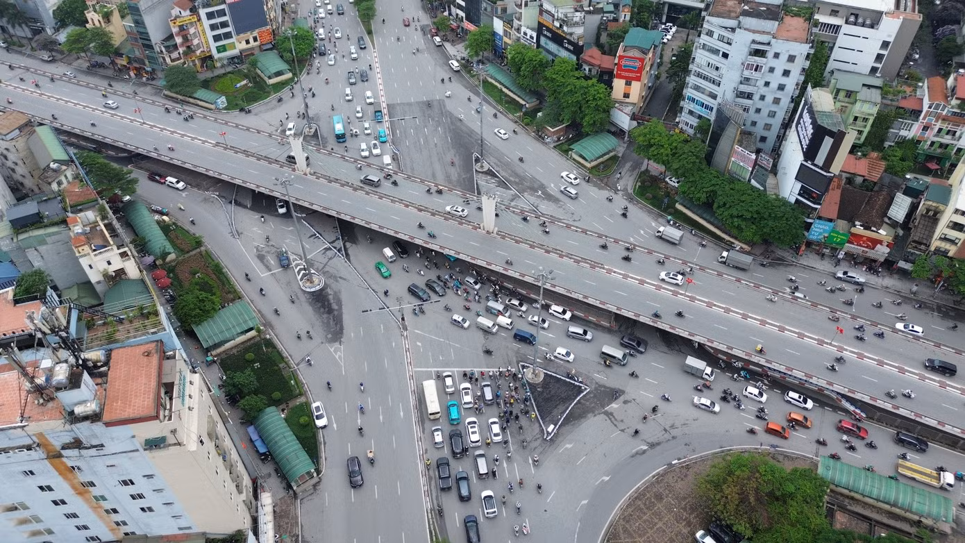 Sở Tài Nguyên và môi trường Hà Nội cho biết, hiện tại Sở đang phối hợp với các cơ quan liên quan soạn thảo, trình thành phố Bảng giá đất mới theo Luật Đất đai 2024. Trong đó, giá đất ở sẽ được điều chỉnh phù hợp với thị trường. UBND TP. Hà Nội cũng xác nhận, đã giao cho cơ quan chuyên môn soạn thảo, trình UBND thành phố ban hành Bảng giá đất mới.