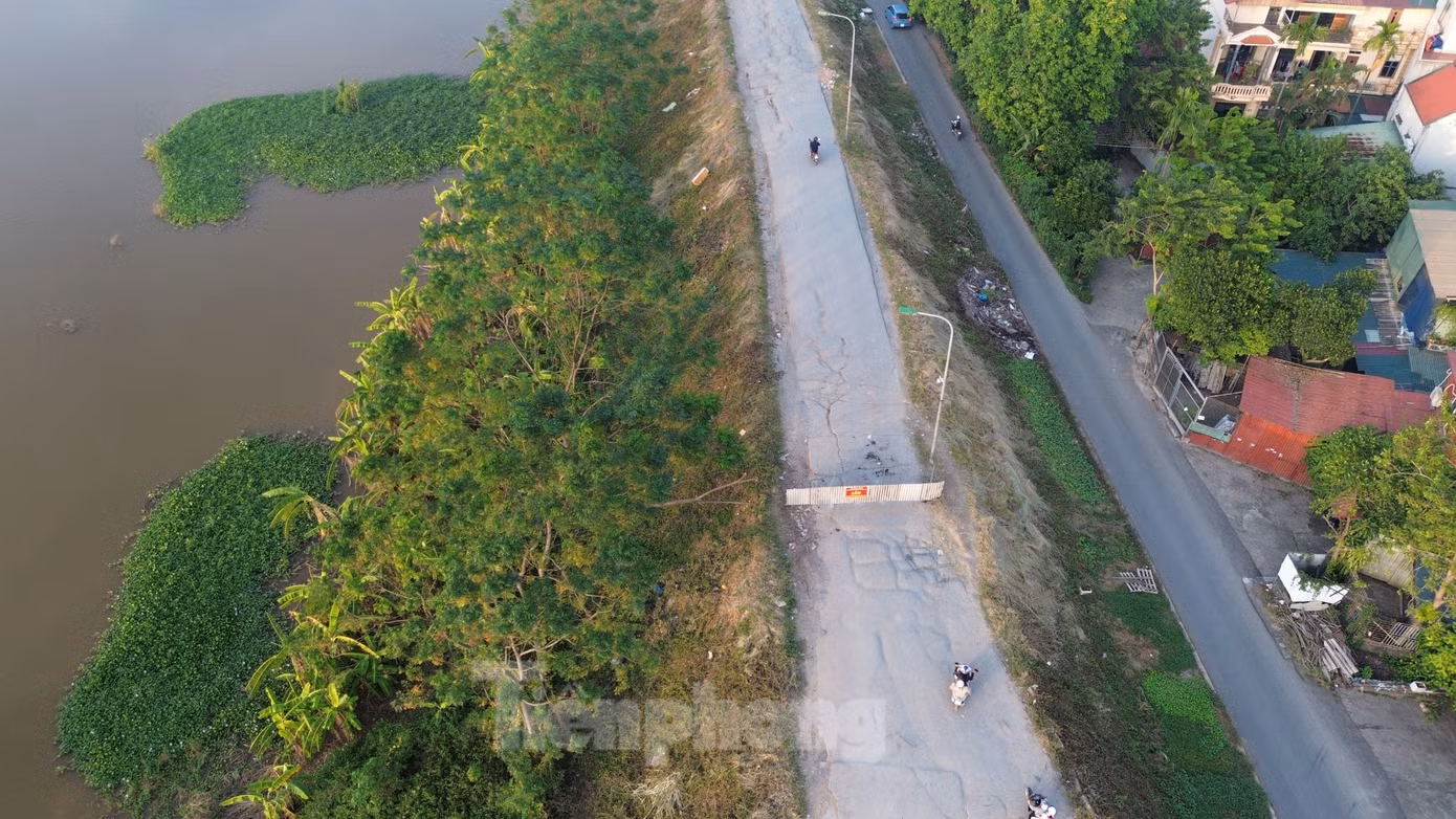 Được biết, hiện trọng tải của đê Yên Nghĩa đáp ứng cho xe dưới 10 tấn, một số đoạn cho phép xe 12 tấn. Tuy nhiên, theo phản ánh của người dân tuyến đê này thường xuyên có xe vượt tải trọng di chuyển, ảnh hưởng đến đê điều, giao thông. Được biết, hiện trọng tải của đê Yên Nghĩa đáp ứng cho xe dưới 10 tấn, một số đoạn cho phép xe 12 tấn. Tuy nhiên, theo phản ánh của người dân tuyến đê này thường xuyên có xe vượt tải trọng di chuyển, ảnh hưởng đến đê điều, giao thông.