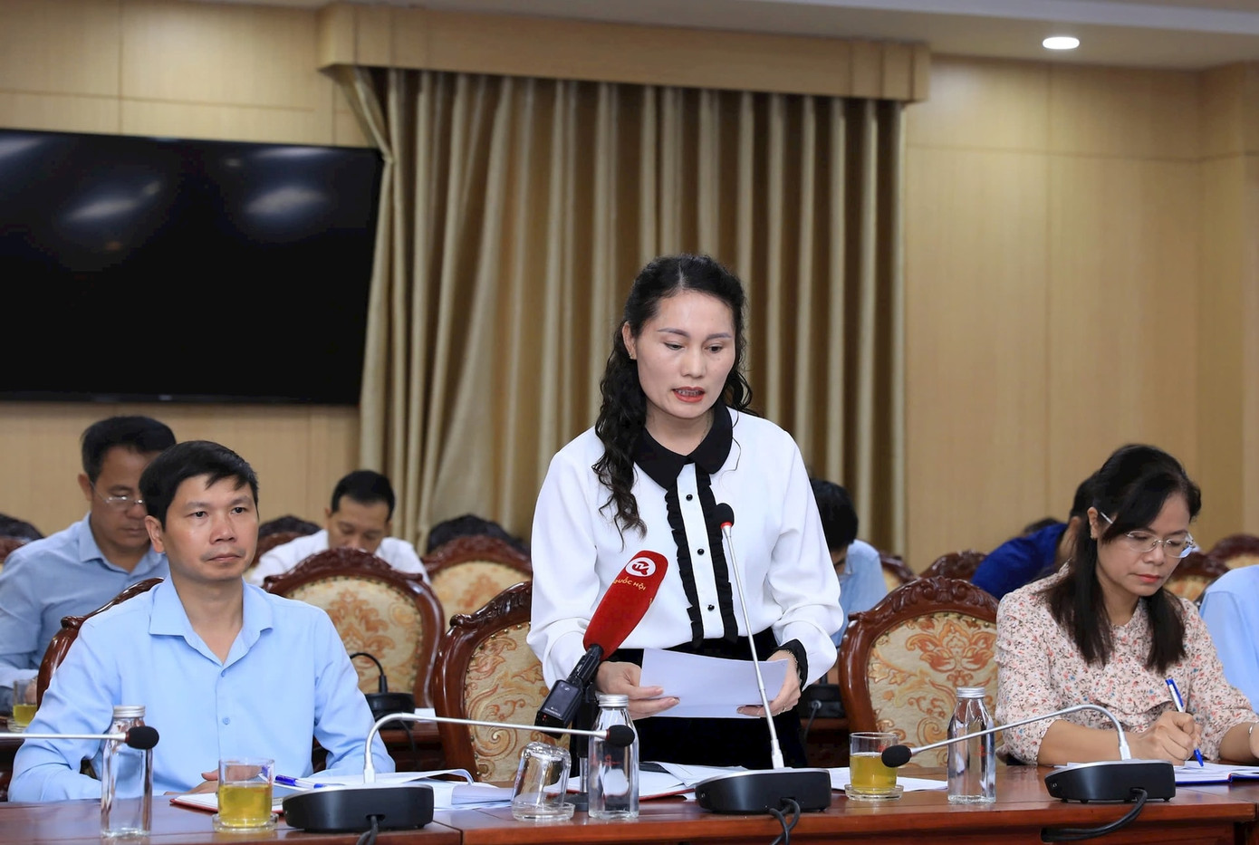 Cử tri nêu ý kiến tại hội nghị tiếp xúc cử tri ngày 3/10