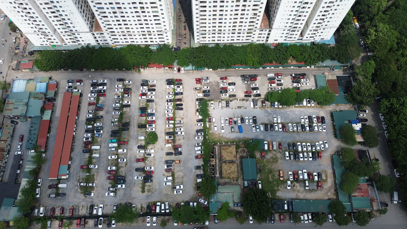 Bãi xe "lậu" trên địa bàn phường Hoàng Liệt, quận Hoàng Mai Bãi xe "lậu" trên địa bàn phường Hoàng Liệt, quận Hoàng Mai