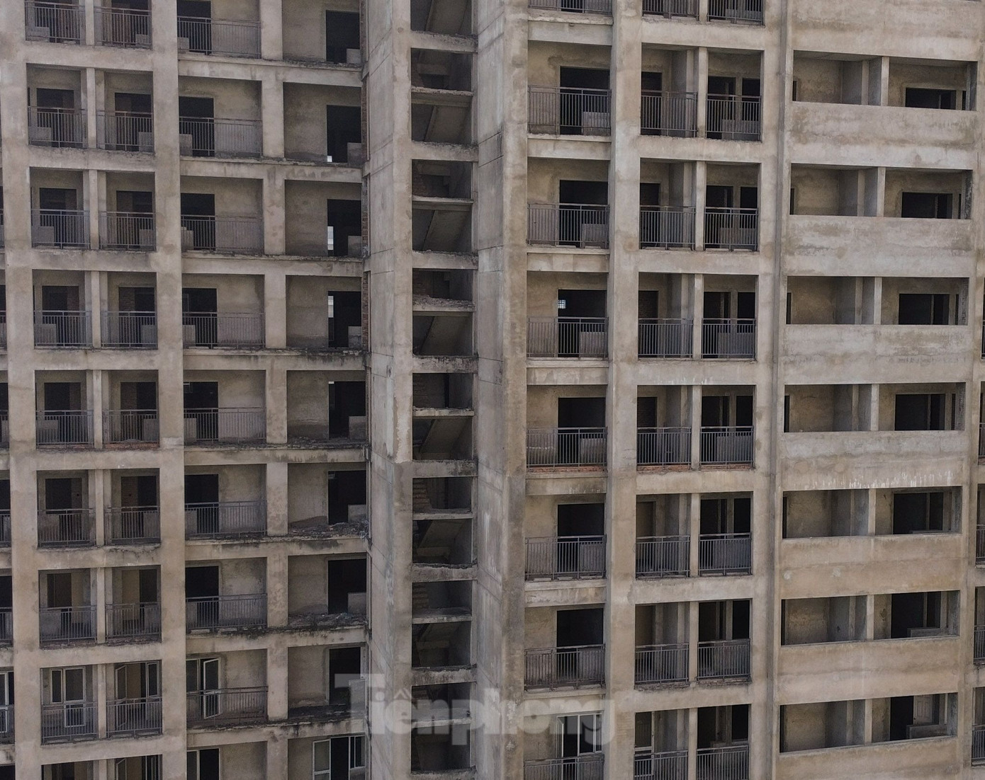 Trước tình trạng nhiều khối nhà bỏ hoang, trong khi giá chung cư tại Hà Nội đang quá cao, nhiều người không khỏi xót xa. Thậm chí, không ít người cho rằng đây là điển hình của việc lãng phí. Trong ảnh là khu nhà A2.