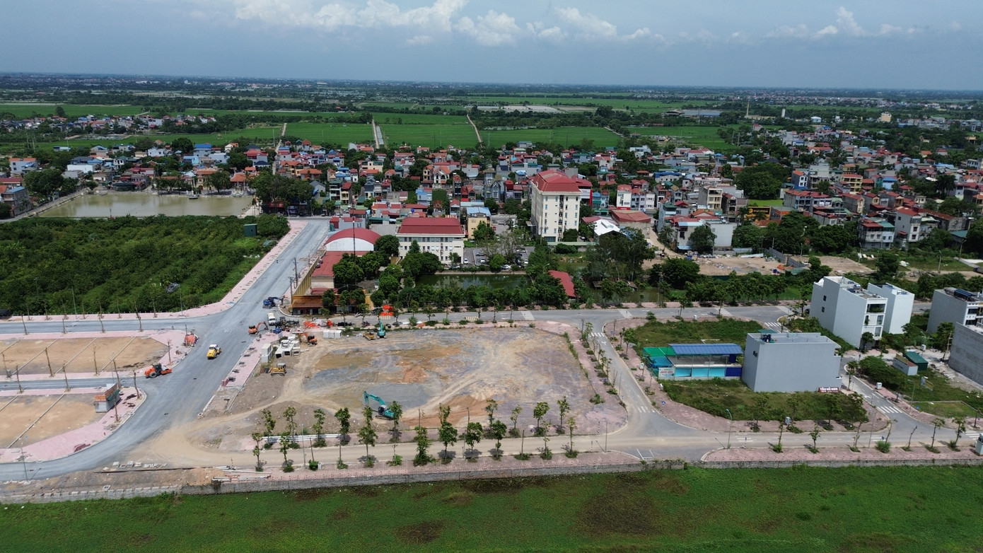 Một khu đất tại Hà Nội đang xây dựng hạ tầng kỹ thuật để chuẩn bị đấu giá