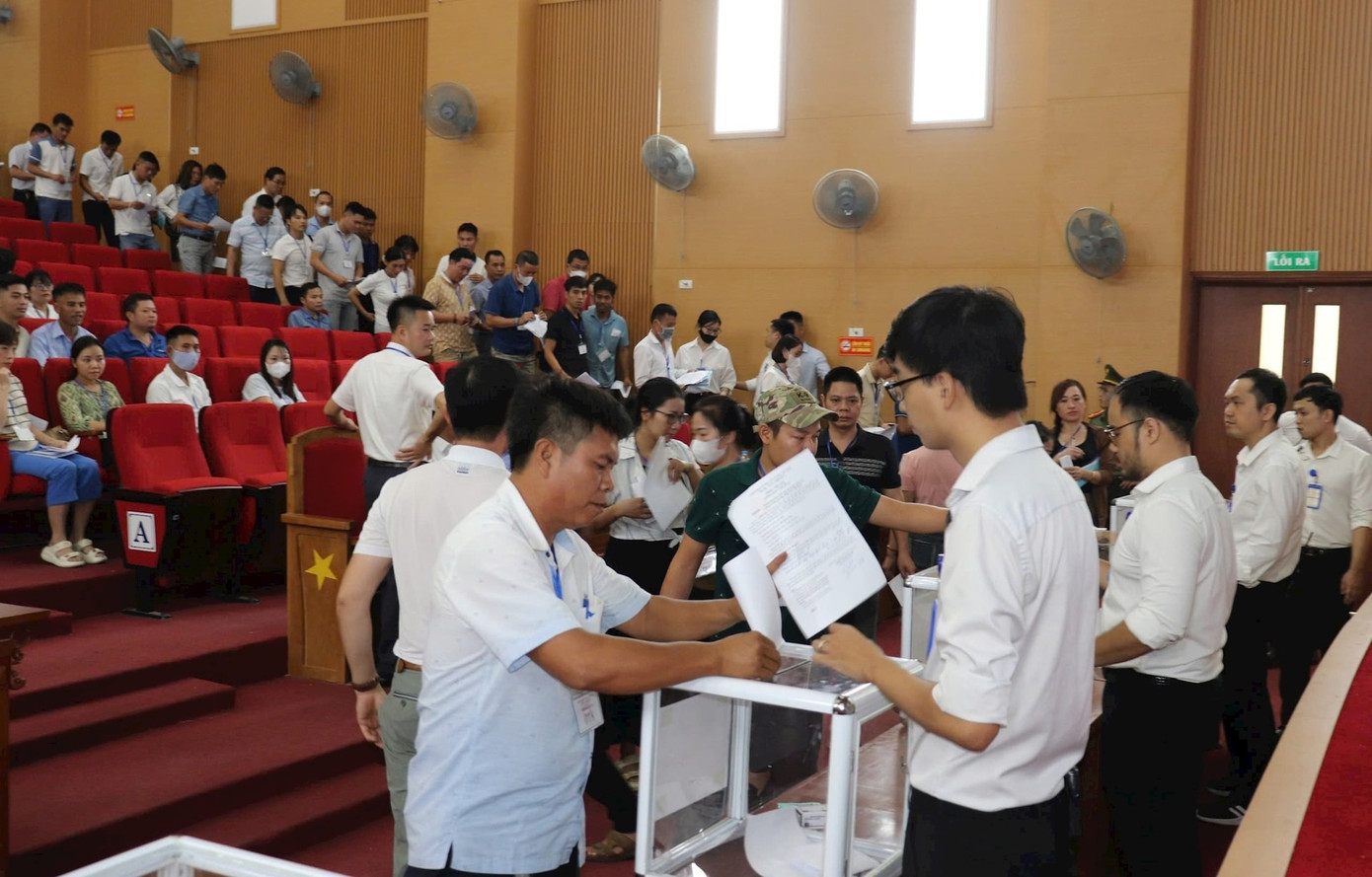 Một phiên đấu giá quyền sử dụng đất tại huyện Quốc Oai