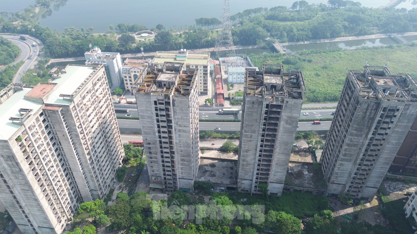 Tại cuộc họp về tình hình triển khai thực hiện một số dự án đầu tư trên địa bàn thành phố được tổ chức chiều 30/10, Chủ tịch UBND TP. Hà Nội Trần Sỹ Thanh giao Sở Xây dựng, Ban Quản lý dự án đầu tư xây dựng công trình dân dụng thành phố khẩn trương hoàn thiện các thủ tục triển khai dự án đầu tư xây dựng nhà ở xã hội trên cơ sở cải tạo, nâng cấp nhà A2, A3 (đã xây dựng phần thô) của Dự án Khu nhà ở cho học sinh, sinh viên (Khu đô thị Pháp Vân- Tứ Hiệp, phường Hoàng Liệt, quận Hoàng Mai).