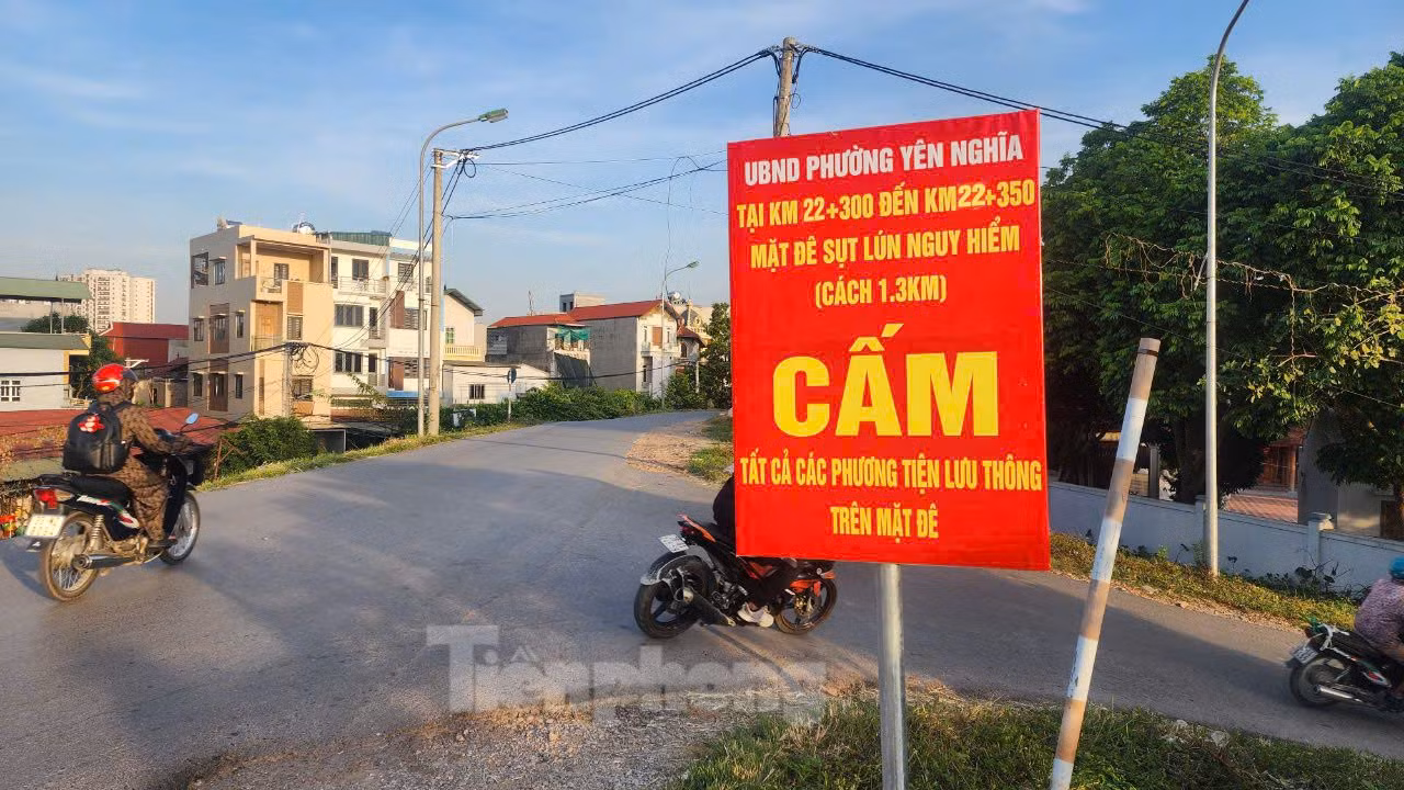 Từ ngày 24/10, UBND quận Hà Đông phối hợp với UBND phường Yên Nghĩa (quận Hà Đông) cắm biển cảnh báo và dựng rào chắn trên đoạn đê sông Tả Đáy, đoạn qua phường Yên Nghĩa. Từ ngày 24/10, UBND quận Hà Đông phối hợp với UBND phường Yên Nghĩa (quận Hà Đông) cắm biển cảnh báo và dựng rào chắn trên đoạn đê sông Tả Đáy, đoạn qua phường Yên Nghĩa.