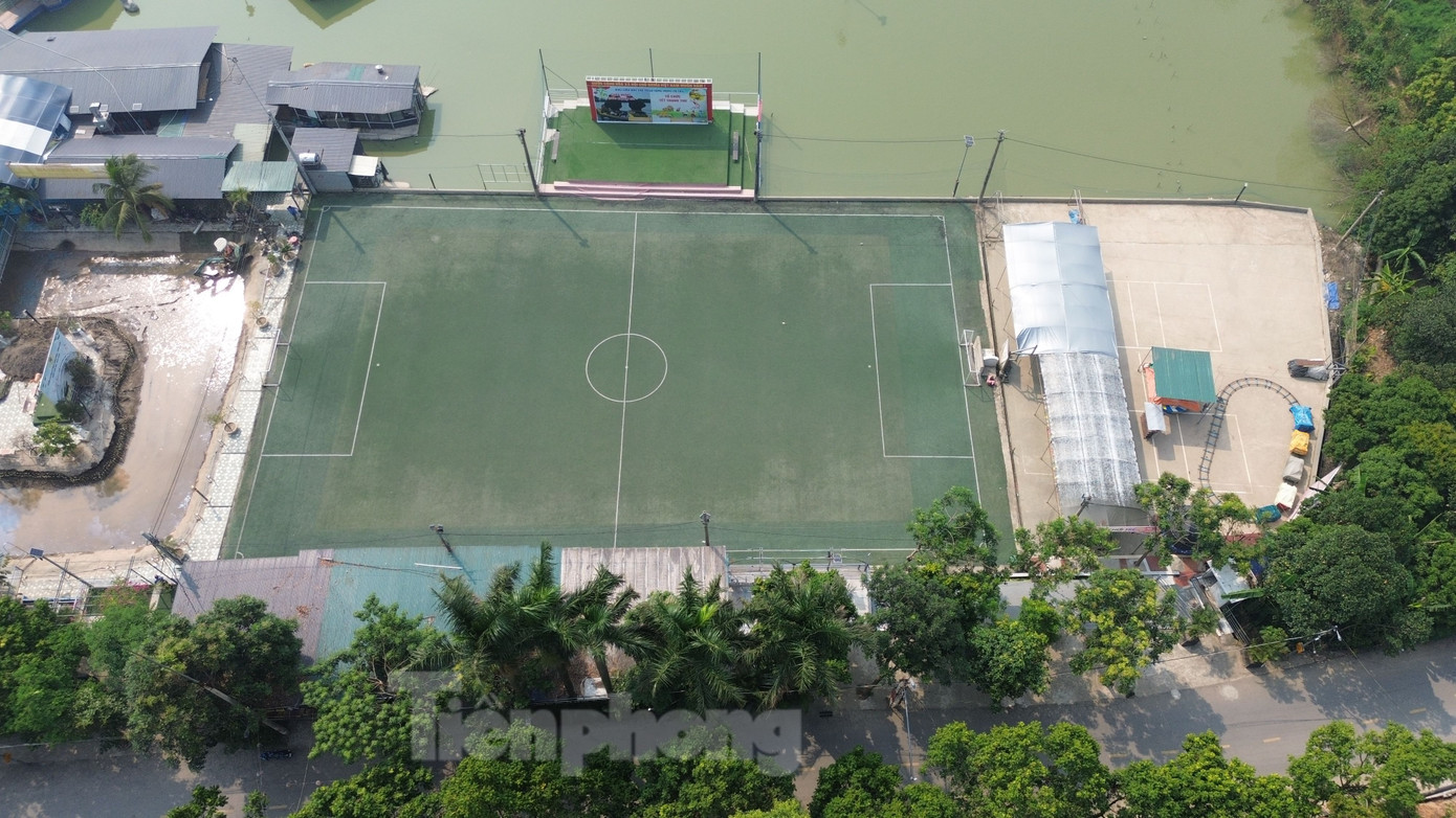 Theo UBND xã Việt Hùng, các công trình trên được chủ đầu tư xây dựng từ năm 2020 - 2023. Tuy nhiên, từ khi chủ đầu tư xây dựng, UBND xã chưa lập hồ sơ xử lý vi phạm hành chính lần nào. "Trong công tác quản lý nhà nước, chúng tôi cũng có lỗi", ông Sáng thừa nhận.